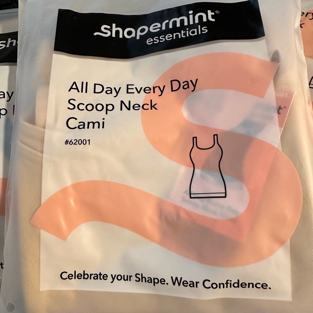 Shapermint Essentials Scoop Neck Cami - Cream